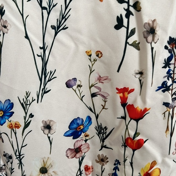 🆕 Floral Puff Sleeve Blouse - Picture 11 of 11